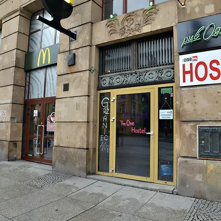 ホステル The One