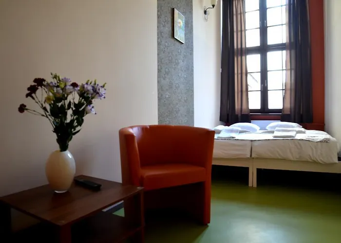 ホステル The One