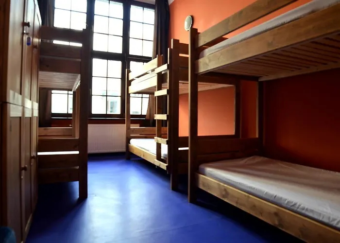 The One بيت شباب