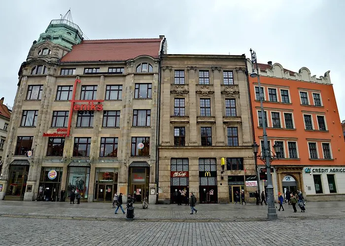 The One بيت شباب